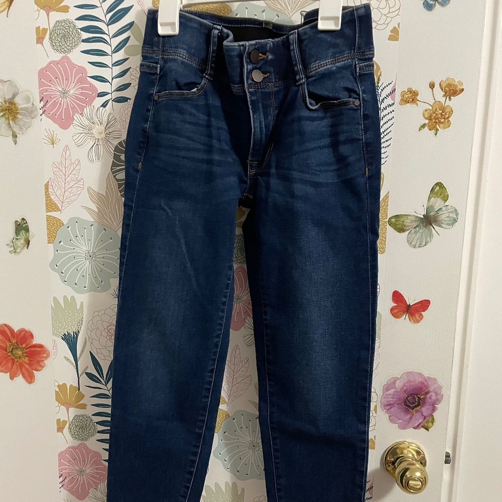 Apt. 9 size 4 ankle jeans with stretch waistband